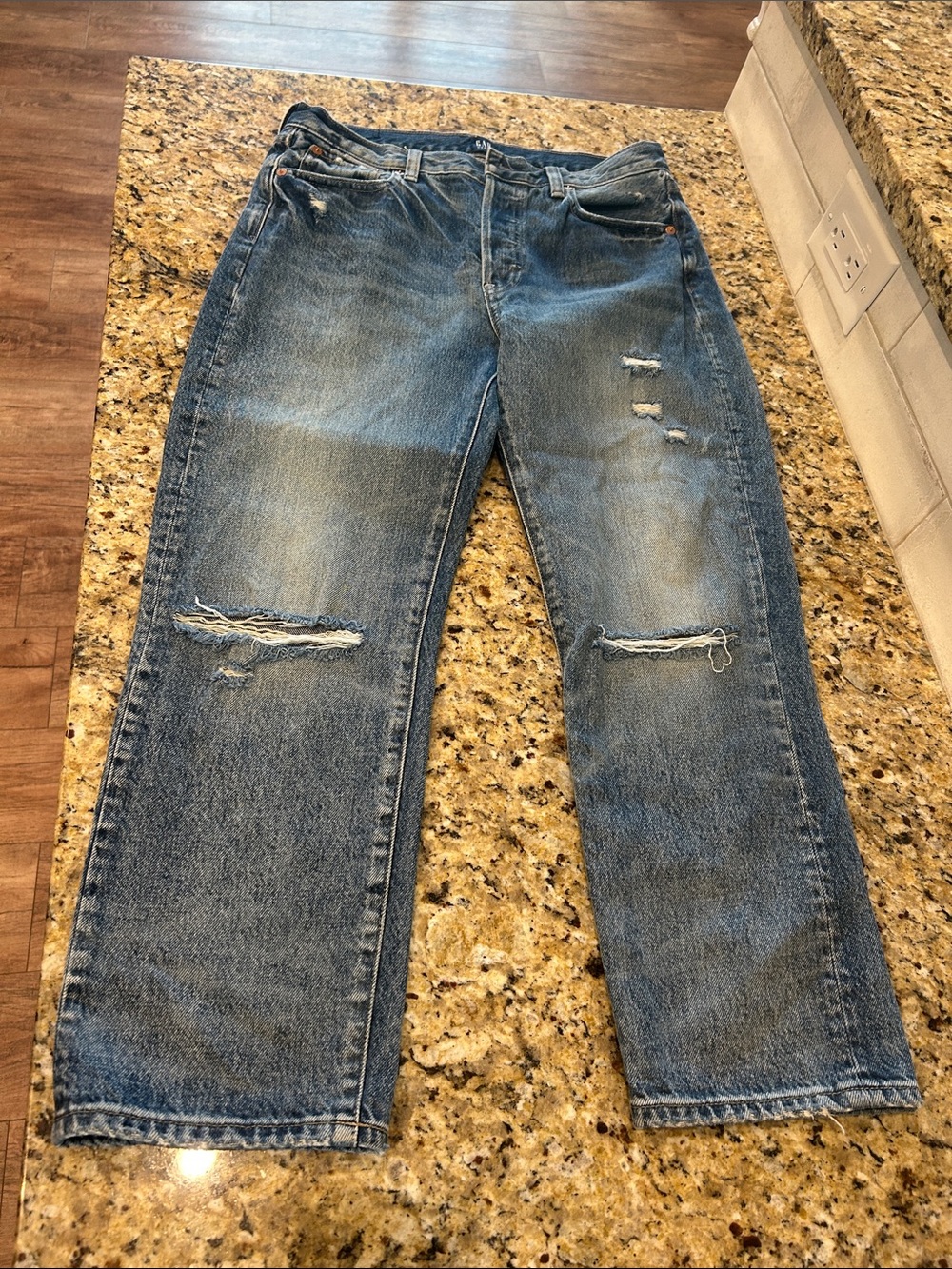 GAP Womens Boyfriend Relaxed Jeans with Knee Rips